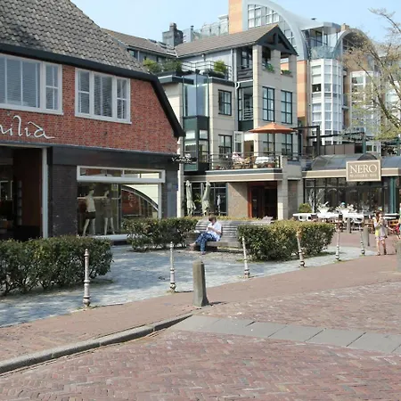 Zee Den Villa *