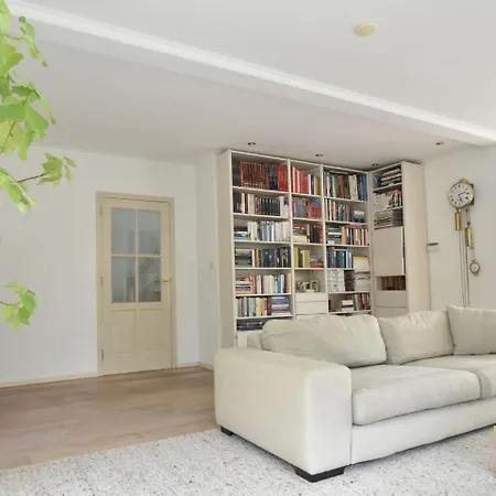 Zee Den Villa *